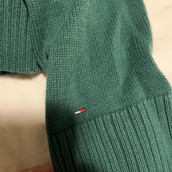 Tommy Hilfiger size S collar sweater - Picture 3 of 3